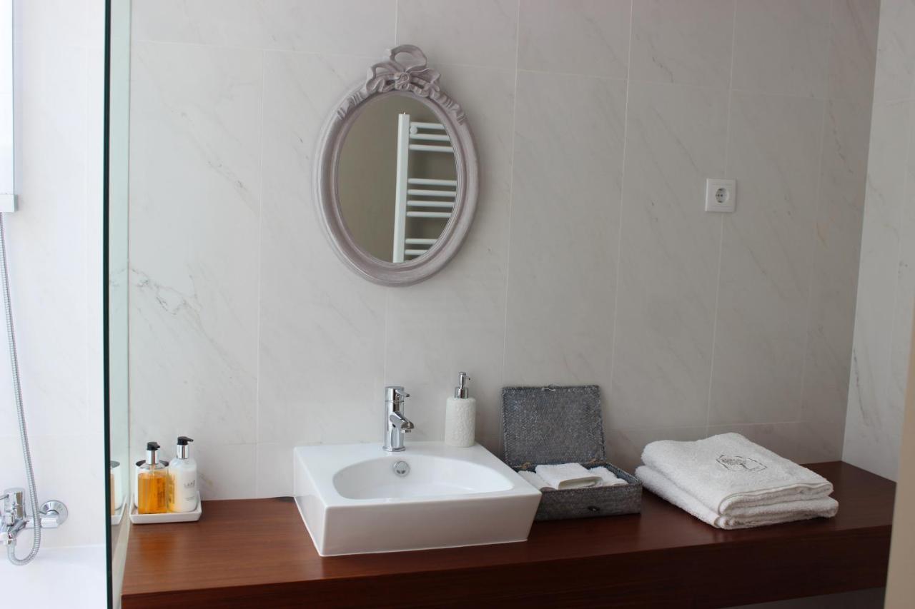 Deluxe Double Room Bath,747220862:JPEG